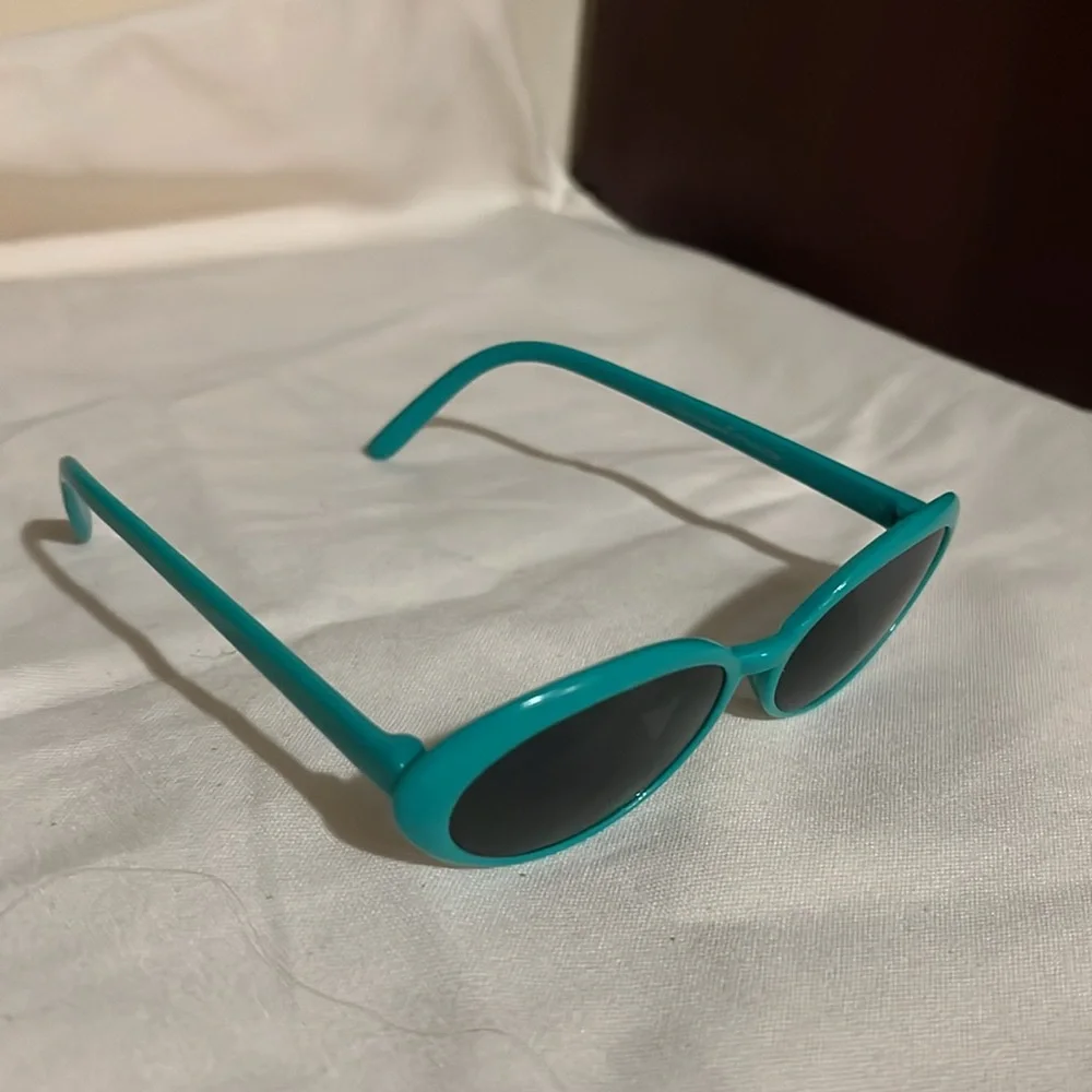 Lil Barbie Sunglasses blue. OS